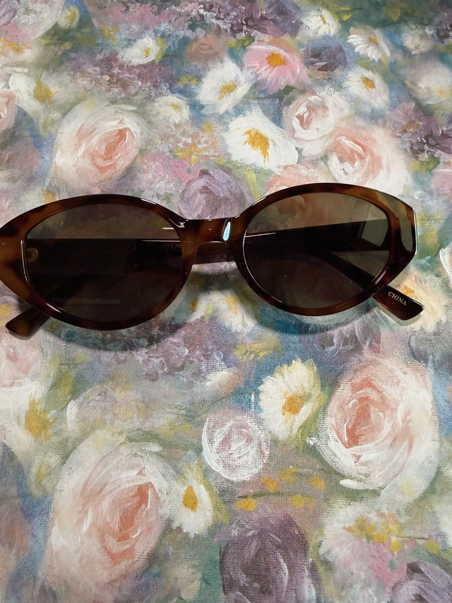 Thick Oval Sunnies