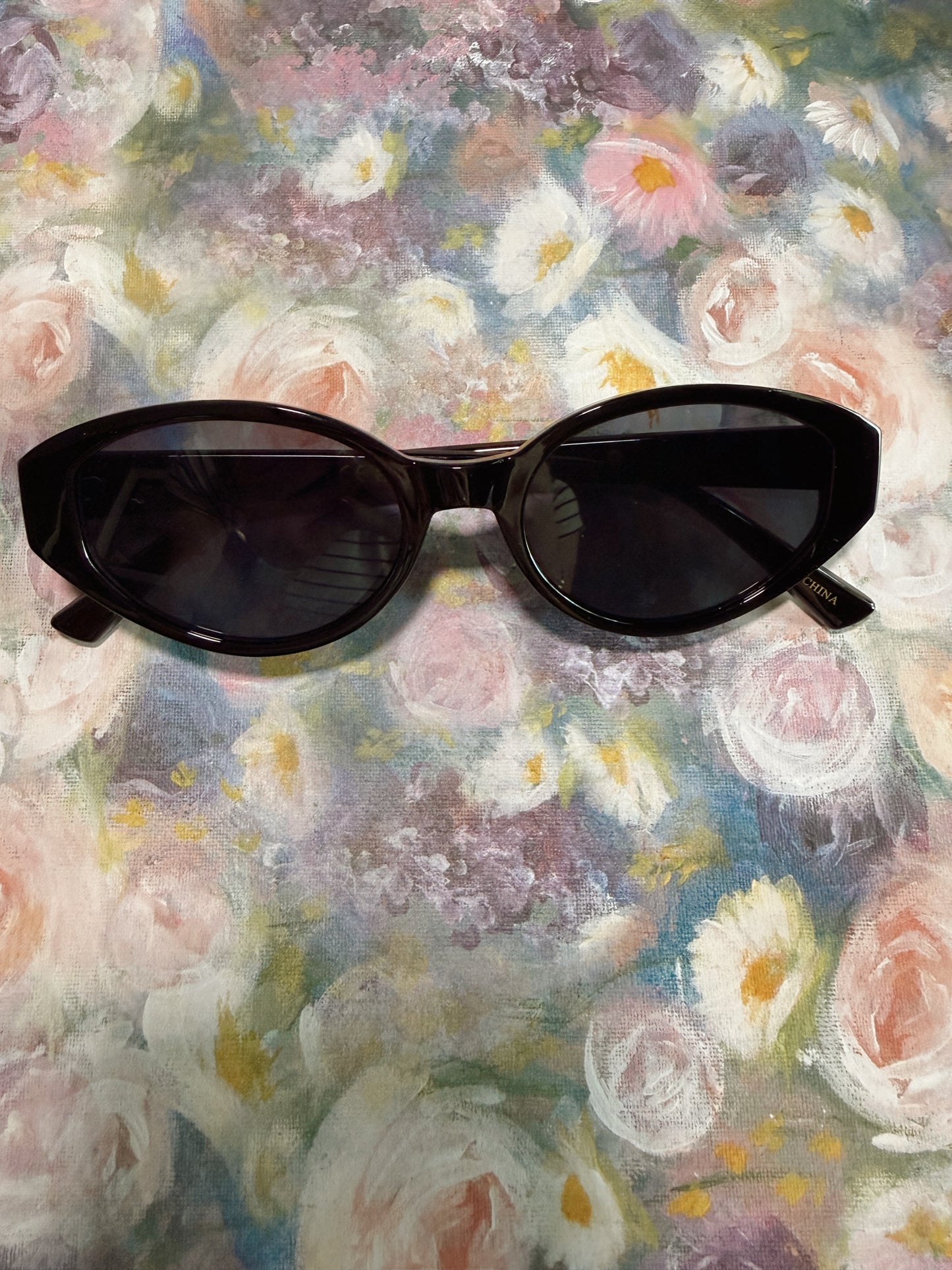 Thick Oval Sunnies