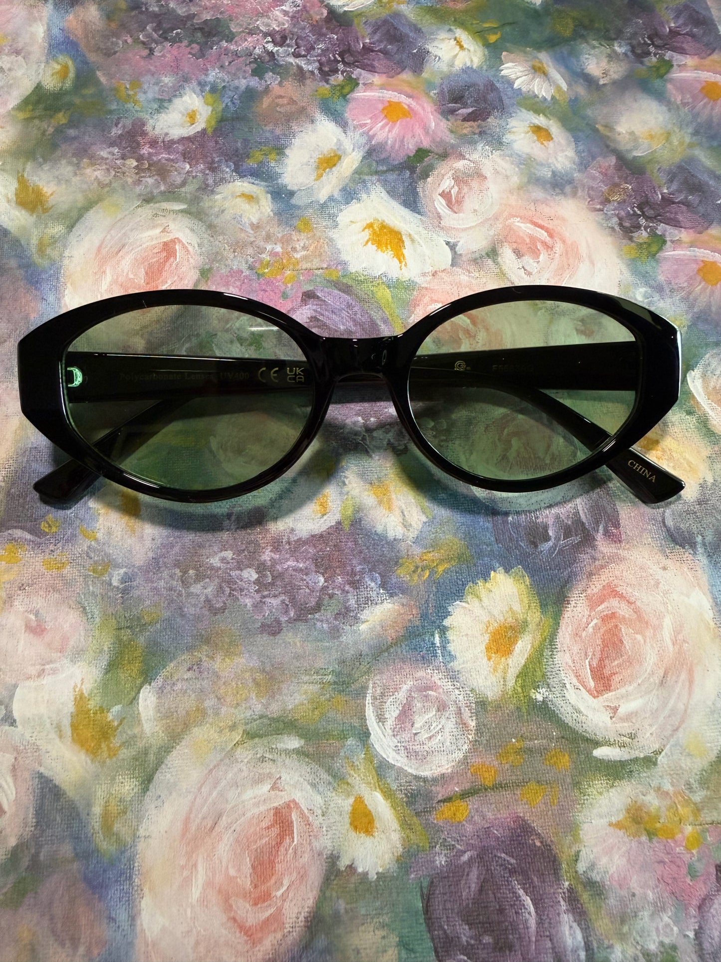 Thick Oval Sunnies